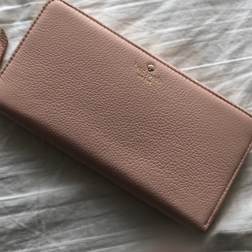 New Kate Spade Large Zip up Wallet in Nude Pink